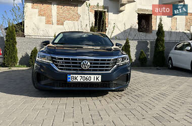 Седан Volkswagen Passat 2020 в 