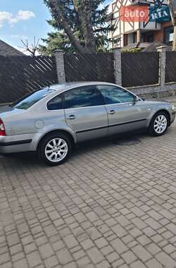 Седан Volkswagen Passat 2003 в 