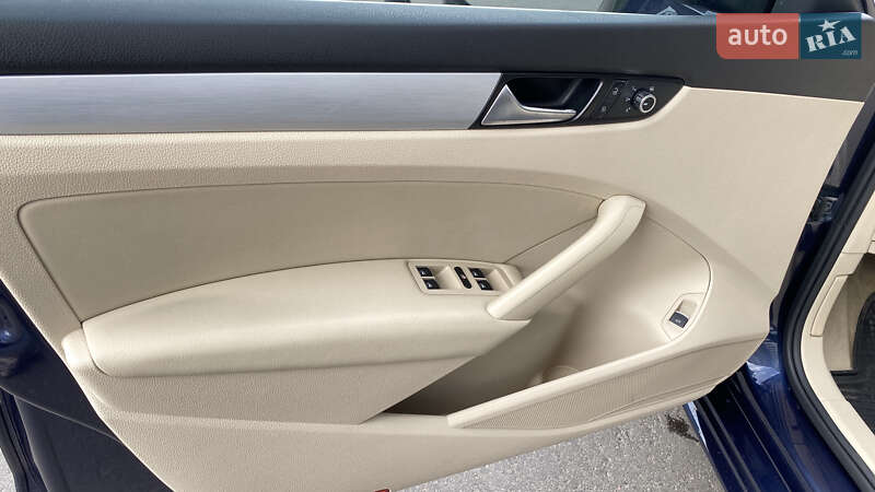 Седан Volkswagen Passat 2013 в Києві
