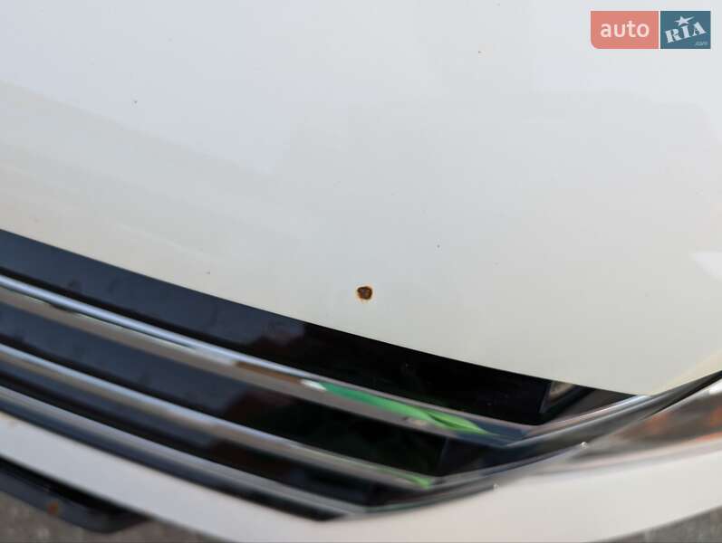 Седан Volkswagen Passat 2012 в Києві