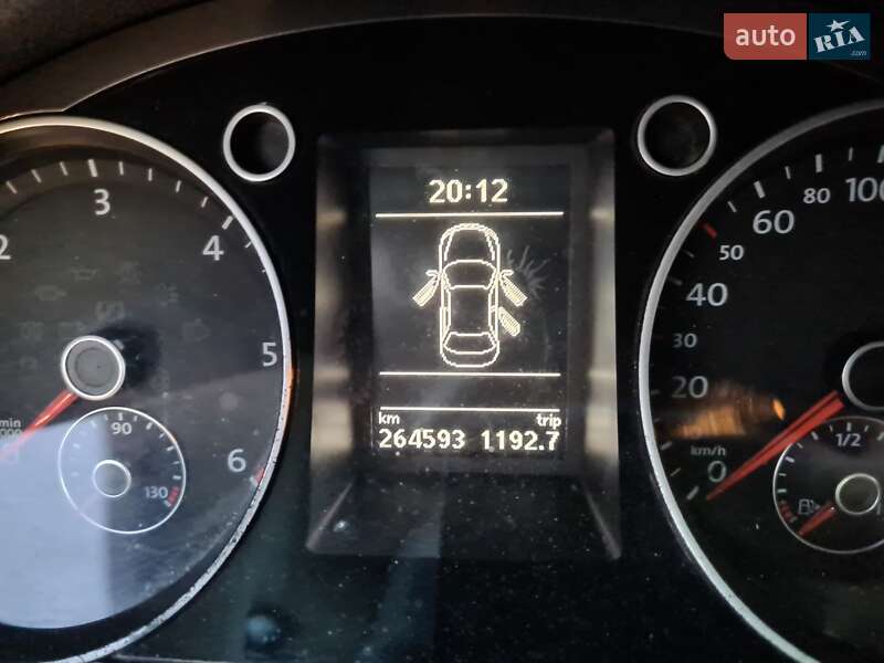 Універсал Volkswagen Passat 2010 в Києві