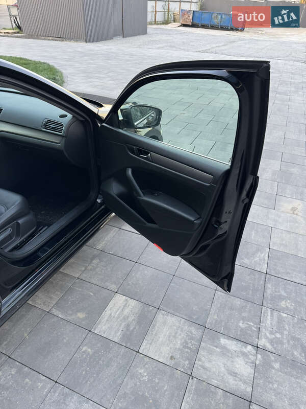 Седан Volkswagen Passat 2014 в Киеве