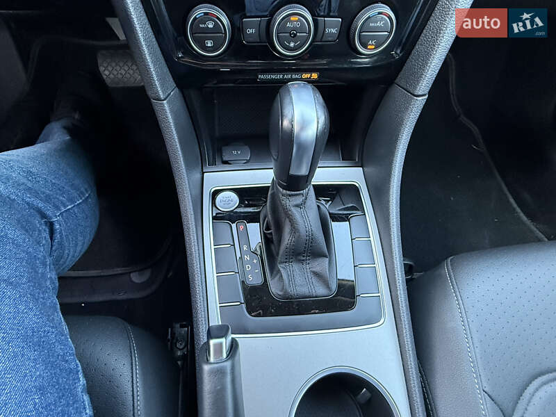 Седан Volkswagen Passat 2021 в Ровно