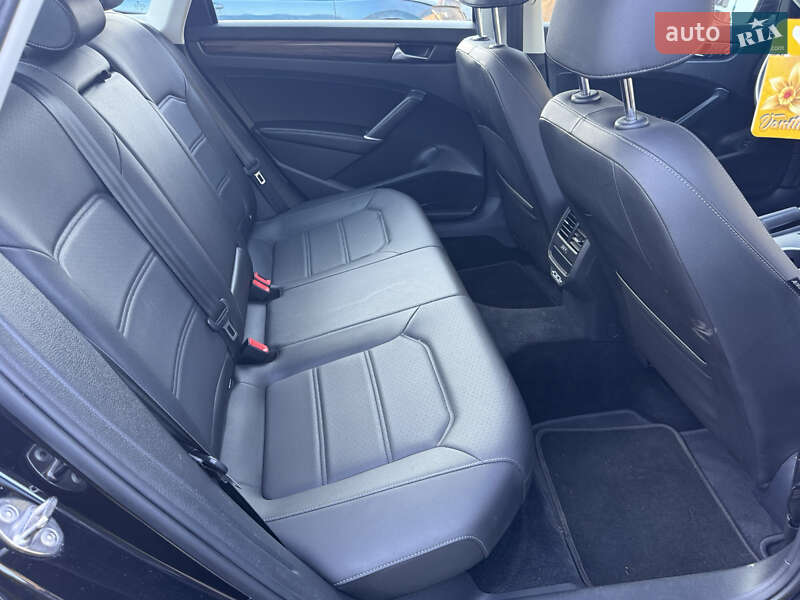 Седан Volkswagen Passat 2021 в Ровно