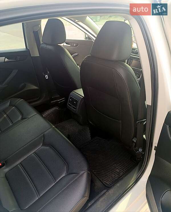 Седан Volkswagen Passat 2013 в Кременчуге