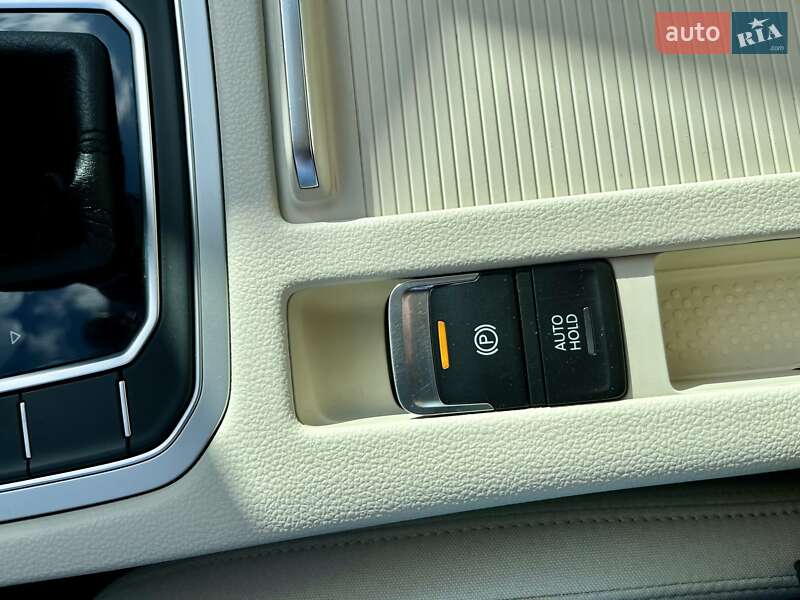 Універсал Volkswagen Passat 2017 в Львові