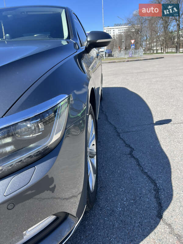 Седан Volkswagen Passat 2017 в Києві