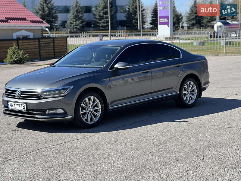 Седан Volkswagen Passat 2017 в Києві
