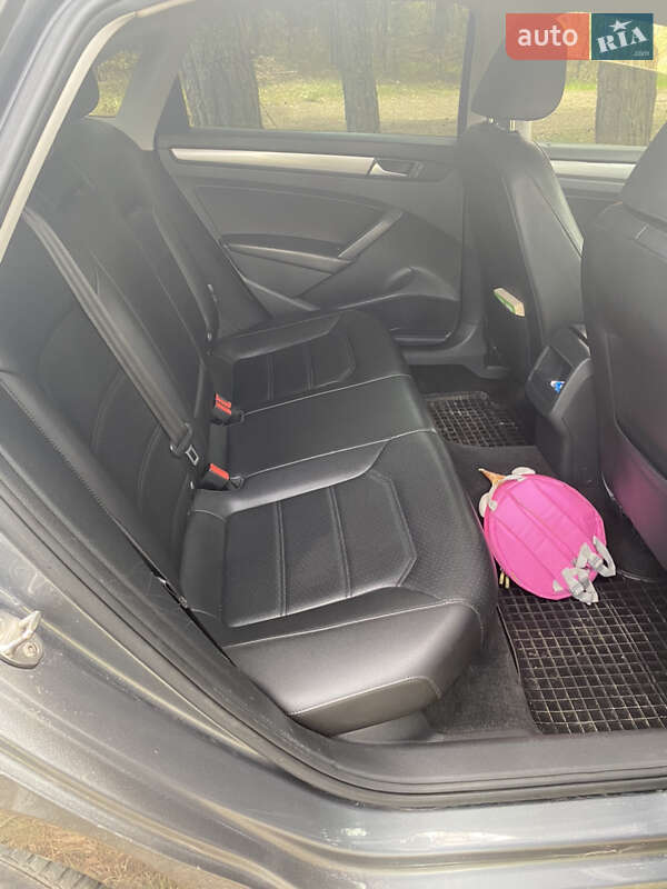 Седан Volkswagen Passat 2015 в Жовкве