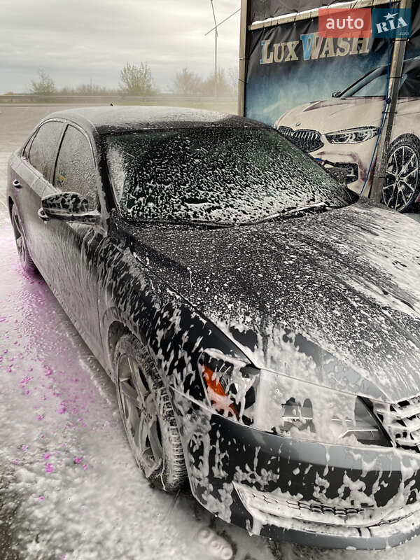 Седан Volkswagen Passat 2015 в Жовкве