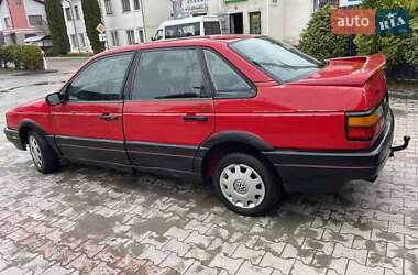 Седан Volkswagen Passat 1990 в 