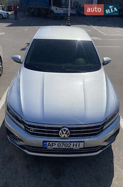 Седан Volkswagen Passat 2018 в Днепре