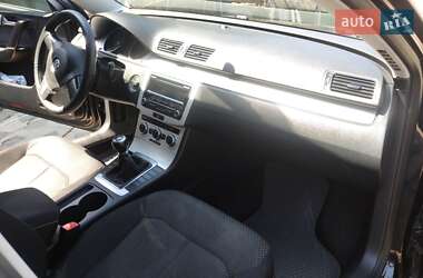 Седан Volkswagen Passat 2012 в 