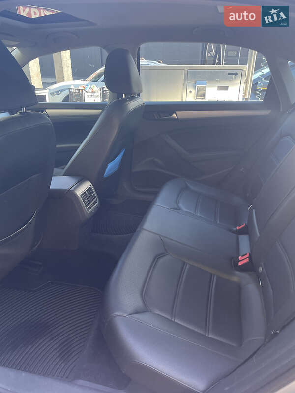 Седан Volkswagen Passat 2013 в Киеве