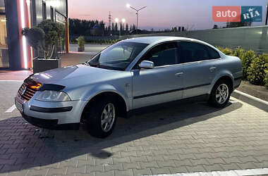 Седан Volkswagen Passat 2002 в 