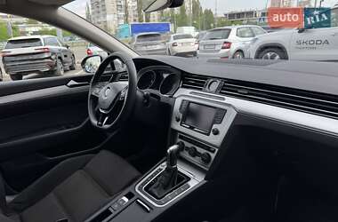 Седан Volkswagen Passat 2015 в 