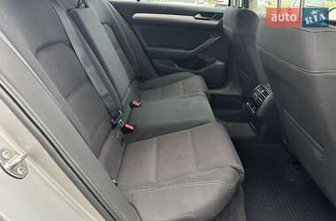 Седан Volkswagen Passat 2015 в 