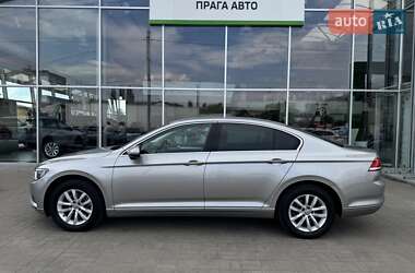 Седан Volkswagen Passat 2015 в 