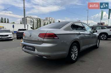 Седан Volkswagen Passat 2015 в 