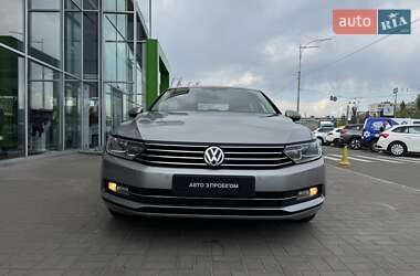 Седан Volkswagen Passat 2015 в 