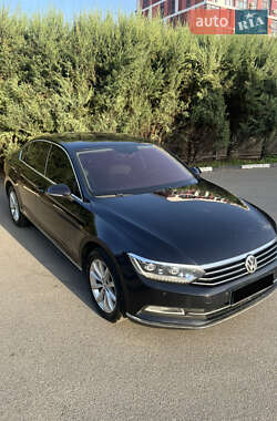 Седан Volkswagen Passat 2015 в 