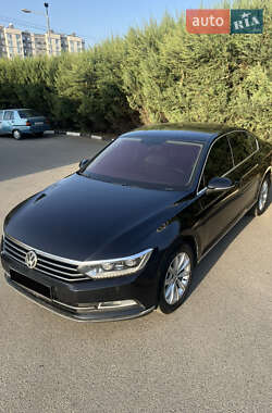 Седан Volkswagen Passat 2015 в 