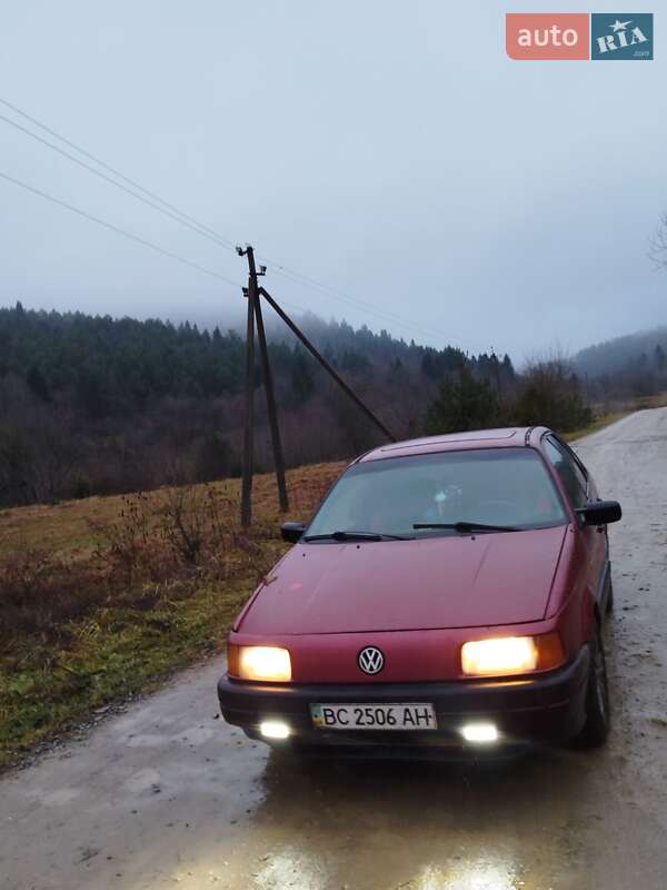 Седан Volkswagen Passat 1990 в Львові