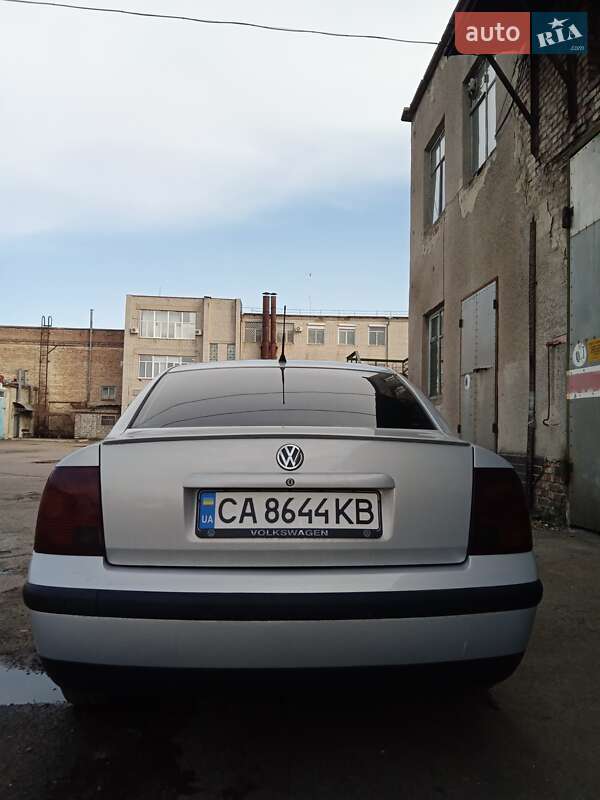 Седан Volkswagen Passat 1997 в Черкассах