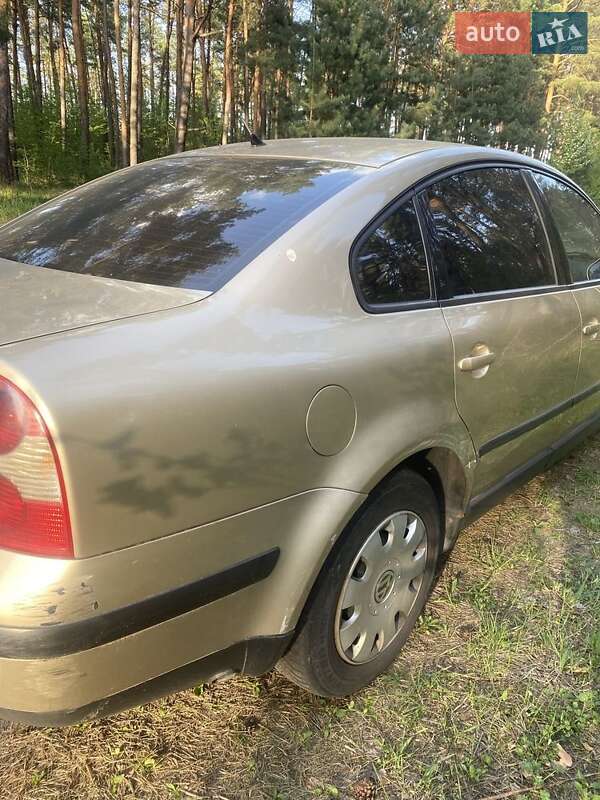Седан Volkswagen Passat 2001 в Богуславе