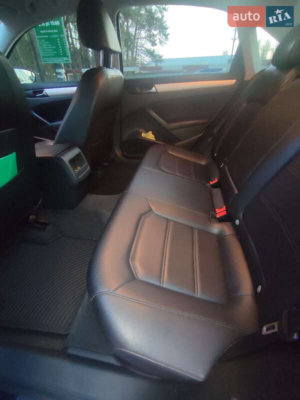Седан Volkswagen Passat 2011 в Києві