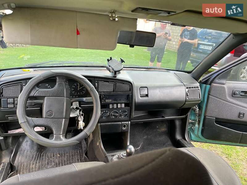 Седан Volkswagen Passat 1990 в Надворной