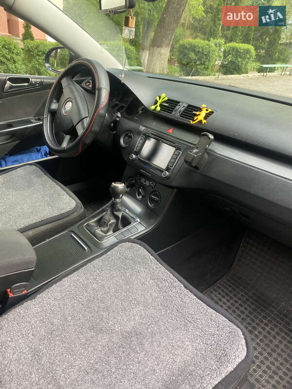 Седан Volkswagen Passat 2005 в Городенке