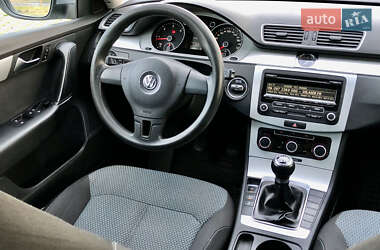 Універсал Volkswagen Passat 2011 в 