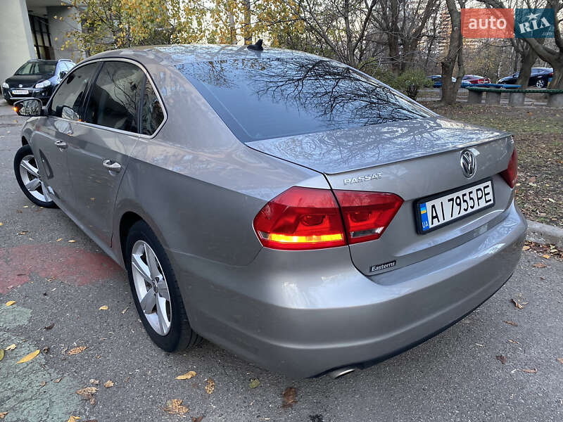 Седан Volkswagen Passat 2012 в Києві