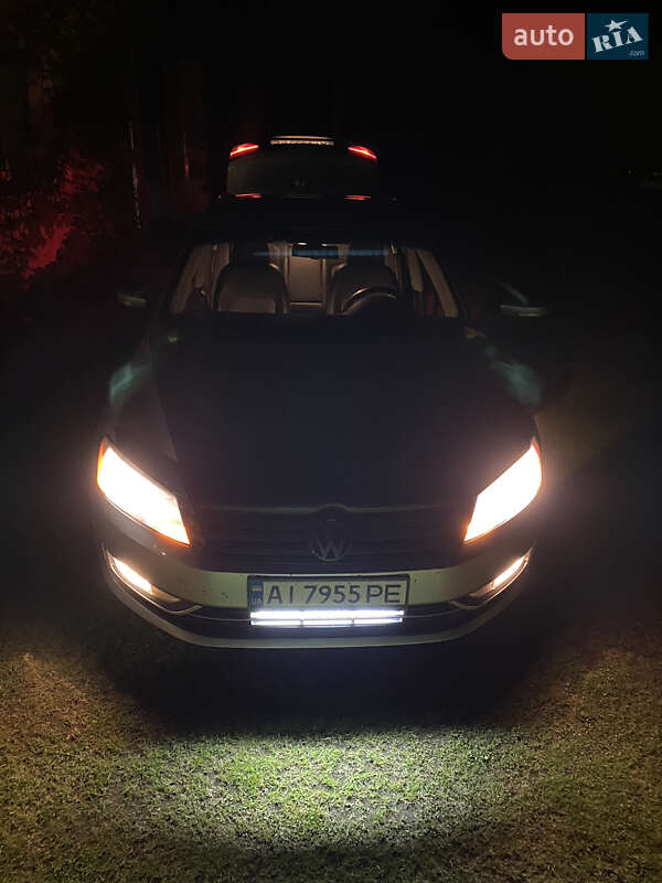 Седан Volkswagen Passat 2012 в Києві