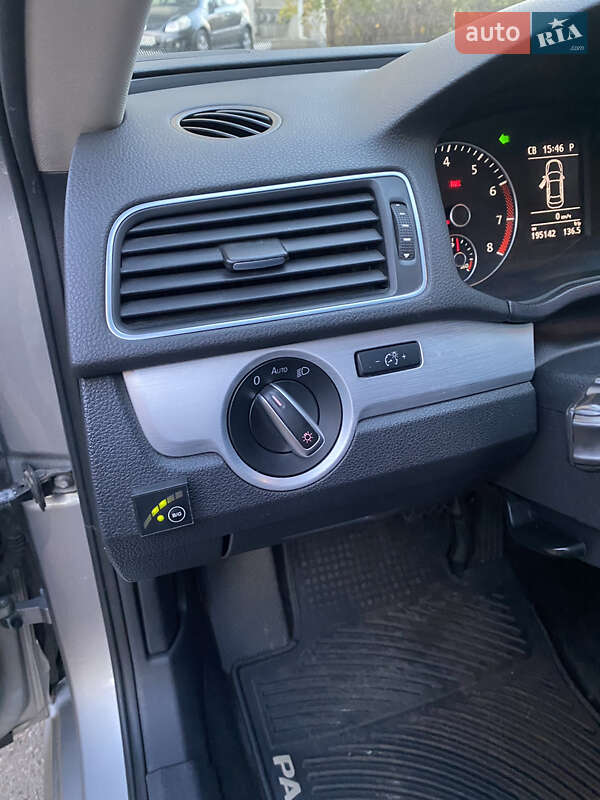 Седан Volkswagen Passat 2012 в Києві