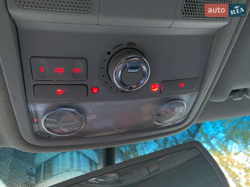 Седан Volkswagen Passat 2012 в Києві