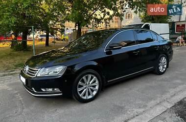 Седан Volkswagen Passat 2011 в Киеве