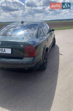 Седан Volkswagen Passat 1998 в 