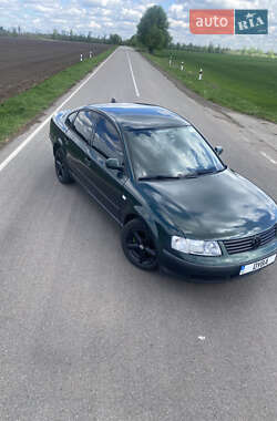 Седан Volkswagen Passat 1998 в 