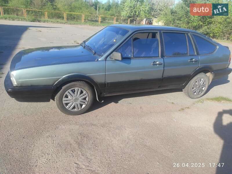 Хетчбек Volkswagen Passat 1987 в 