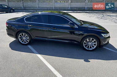 Седан Volkswagen Passat 2015 в 