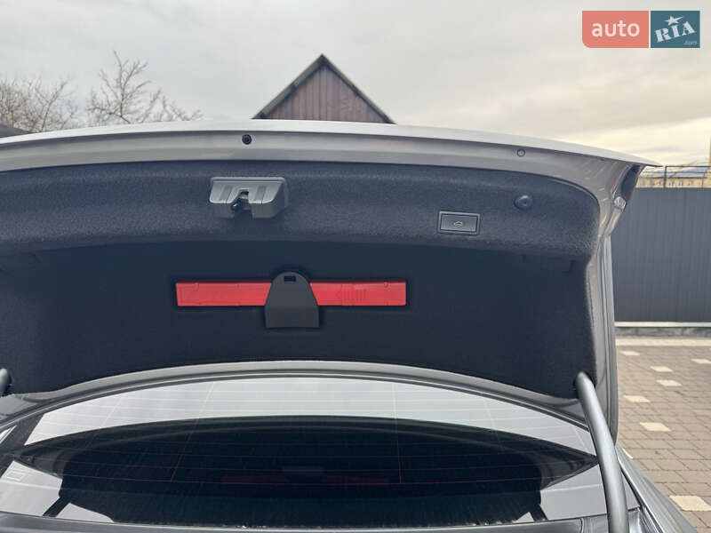 Седан Volkswagen Passat 2019 в Сваляве