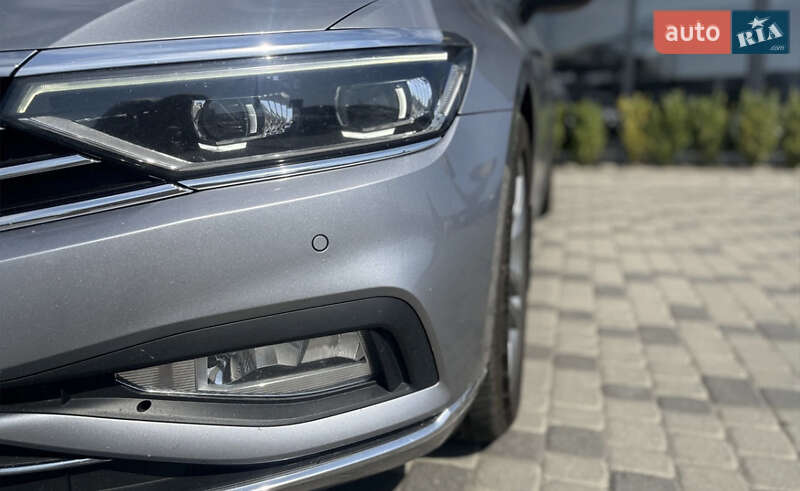 Седан Volkswagen Passat 2019 в Сваляве