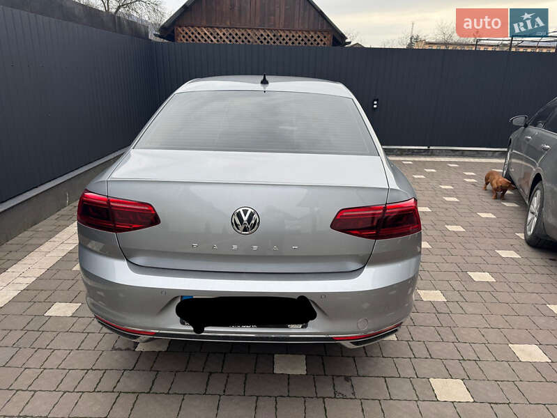 Седан Volkswagen Passat 2019 в Сваляве
