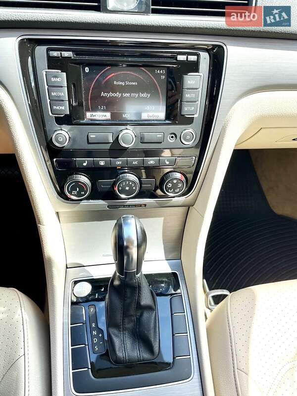 Седан Volkswagen Passat 2013 в Одессе