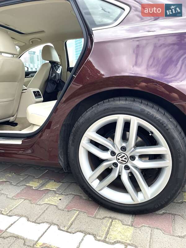 Седан Volkswagen Passat 2013 в Одессе