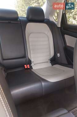 Седан Volkswagen Passat 2015 в 