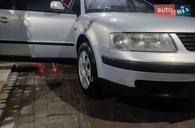 Седан Volkswagen Passat 1999 в 