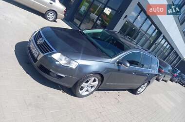 Універсал Volkswagen Passat 2010 в Ужгороді